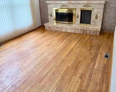 10 Mayflower Road - Photo Thumbnail 2
