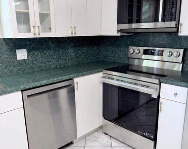 10 Mayflower Road - Photo Thumbnail 5