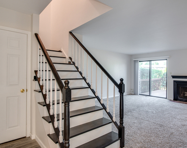 889 Heatherbrook Court - Photo Thumbnail 3