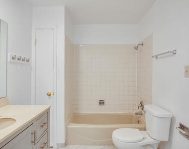 889 Heatherbrook Court - Photo Thumbnail 16
