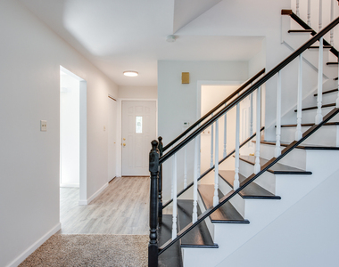 889 Heatherbrook Court - Photo Thumbnail 1