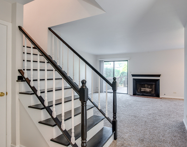 889 Heatherbrook Court - Photo Thumbnail 2