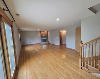 8112 Rutherford Drive - Photo Thumbnail 10
