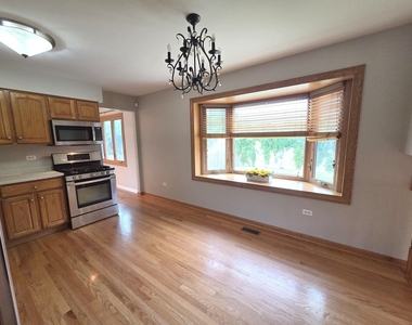 8112 Rutherford Drive - Photo Thumbnail 7