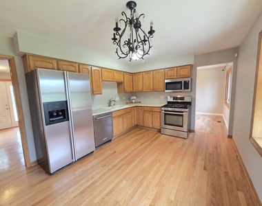 8112 Rutherford Drive - Photo Thumbnail 6