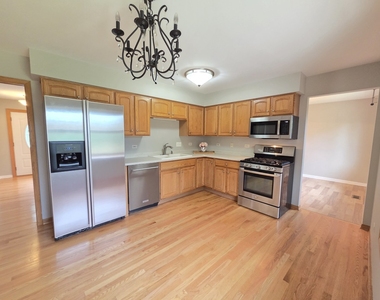 8112 Rutherford Drive - Photo Thumbnail 8