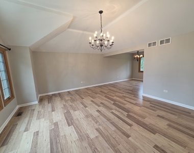 8112 Rutherford Drive - Photo Thumbnail 2