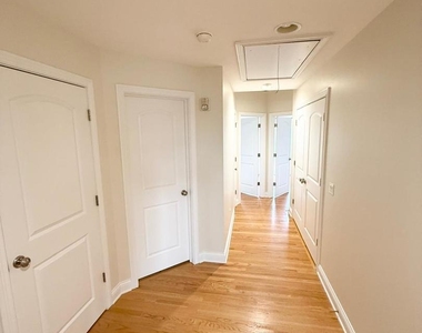 2005 Alta Vista Court - Photo Thumbnail 17