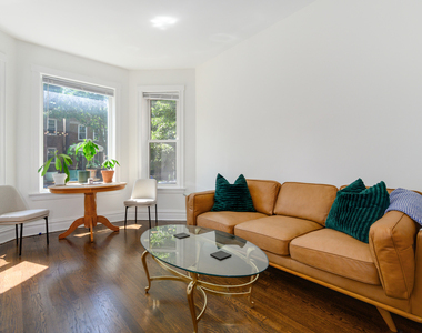 2703 N Sacramento Avenue - Photo Thumbnail 2