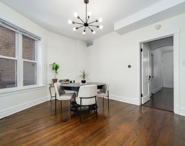 2703 N Sacramento Avenue - Photo Thumbnail 4
