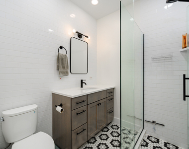 2703 N Sacramento Avenue - Photo Thumbnail 10