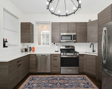 2703 N Sacramento Avenue - Photo Thumbnail 8