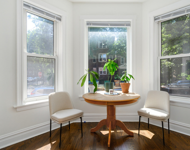 2703 N Sacramento Avenue - Photo Thumbnail 6