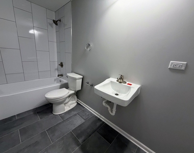 311 S Lodge Lane - Photo Thumbnail 5