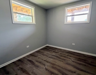 311 S Lodge Lane - Photo Thumbnail 6