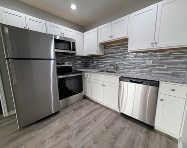 311 S Lodge Lane - Photo Thumbnail 3