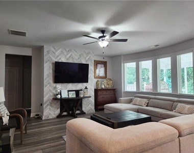 3650 Deaton Trail - Photo Thumbnail 8