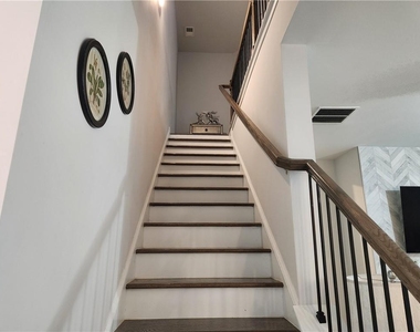 3650 Deaton Trail - Photo Thumbnail 12