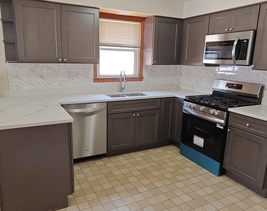 10824 S Sacramento Avenue - Photo Thumbnail 13