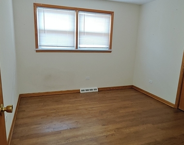 10824 S Sacramento Avenue - Photo Thumbnail 10