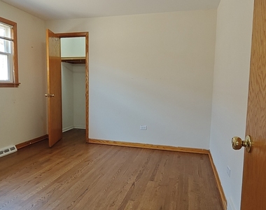 10824 S Sacramento Avenue - Photo Thumbnail 8
