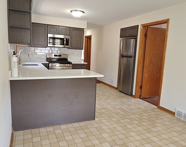 10824 S Sacramento Avenue - Photo Thumbnail 12