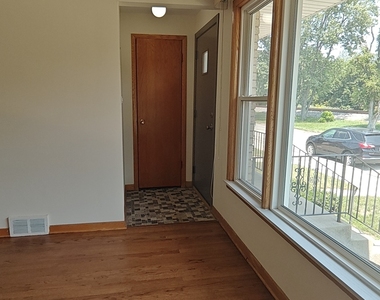 10824 S Sacramento Avenue - Photo Thumbnail 1