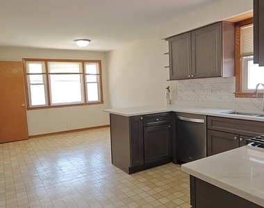 10824 S Sacramento Avenue - Photo Thumbnail 15