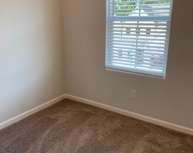 2242 Whistler Way - Photo Thumbnail 14