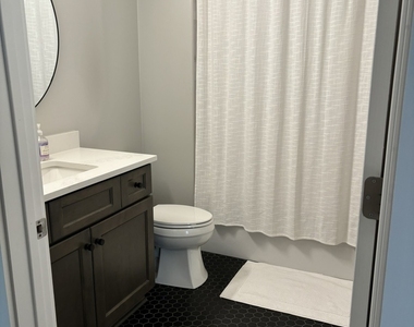 720 N Washington Street - Photo Thumbnail 3