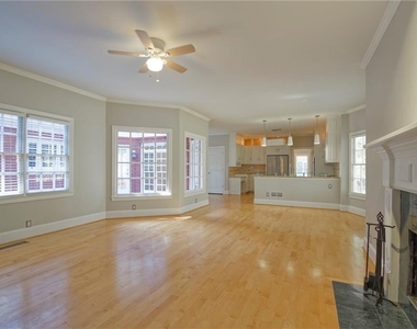1150 Goodwin Place Ne - Photo Thumbnail 8