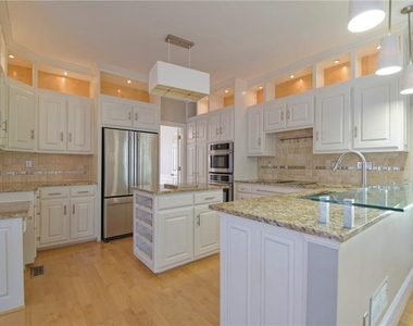 1150 Goodwin Place Ne - Photo Thumbnail 6