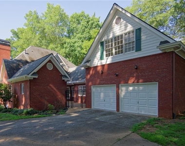 1150 Goodwin Place Ne - Photo Thumbnail 2