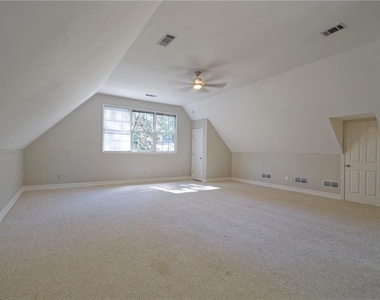 1150 Goodwin Place Ne - Photo Thumbnail 11