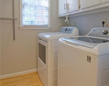 1150 Goodwin Place Ne - Photo Thumbnail 10