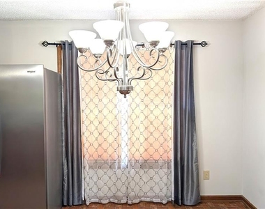 585 Wayside Drive - Photo Thumbnail 9