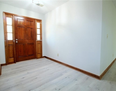 585 Wayside Drive - Photo Thumbnail 1