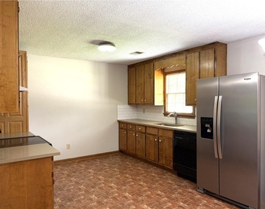 585 Wayside Drive - Photo Thumbnail 7