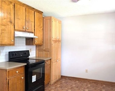 585 Wayside Drive - Photo Thumbnail 6