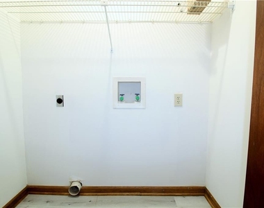 585 Wayside Drive - Photo Thumbnail 17