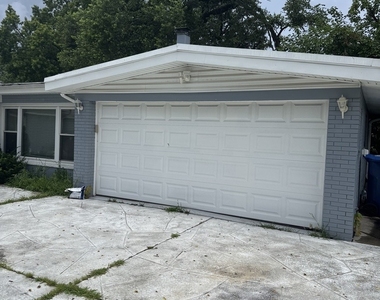7800 W 98th Place - Photo Thumbnail 2