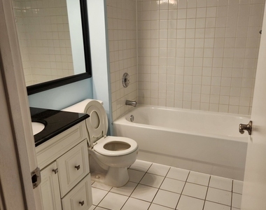 1601 S Indiana Avenue - Photo Thumbnail 9