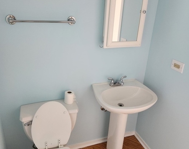 1601 S Indiana Avenue - Photo Thumbnail 8