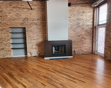 1601 S Indiana Avenue - Photo Thumbnail 3