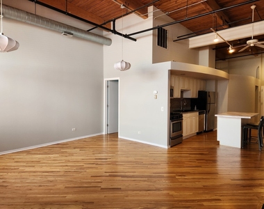 1601 S Indiana Avenue - Photo Thumbnail 1