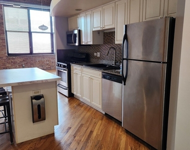 1601 S Indiana Avenue - Photo Thumbnail 5