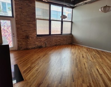 1601 S Indiana Avenue - Photo Thumbnail 6