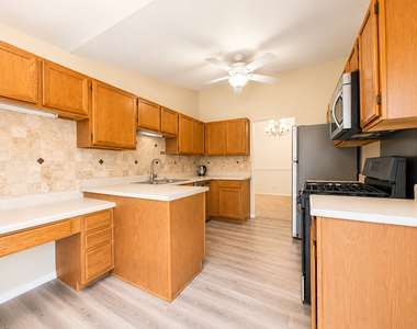 174 E Bluewater Lane - Photo Thumbnail 7