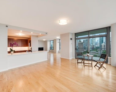 1600 S Prairie Avenue - Photo Thumbnail 6