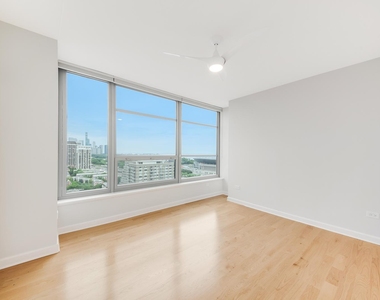 1600 S Prairie Avenue - Photo Thumbnail 11